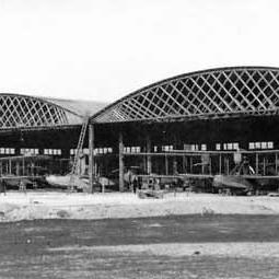 Les hangars américains de l'Ile-Tudy en novembre 1918 contenant les hydravions