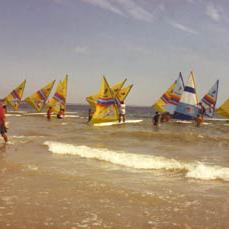 Départ régate planches à voile à la base du Treustel Combrit l'Ile-Tudy en 1983